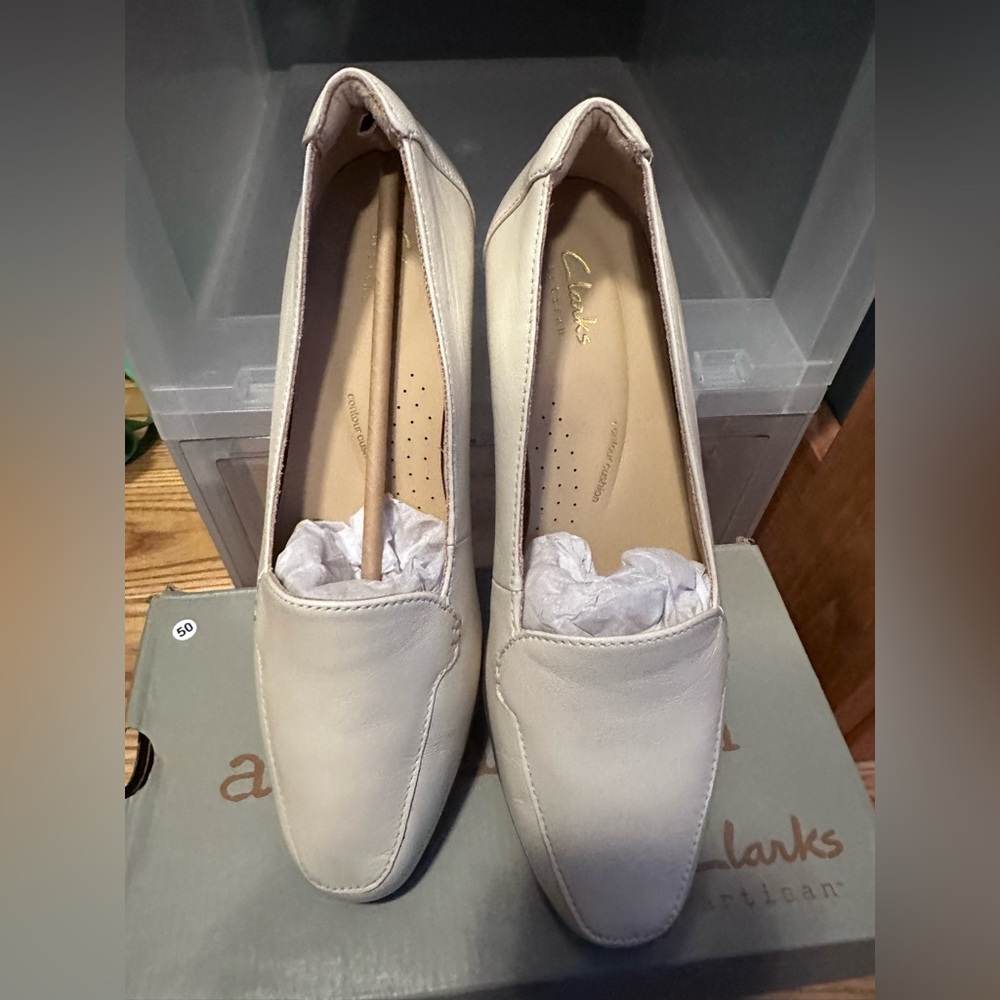Clarks Krystine Lily Cream Leather 7.5 WIDE loafers - Picture 10 of 12